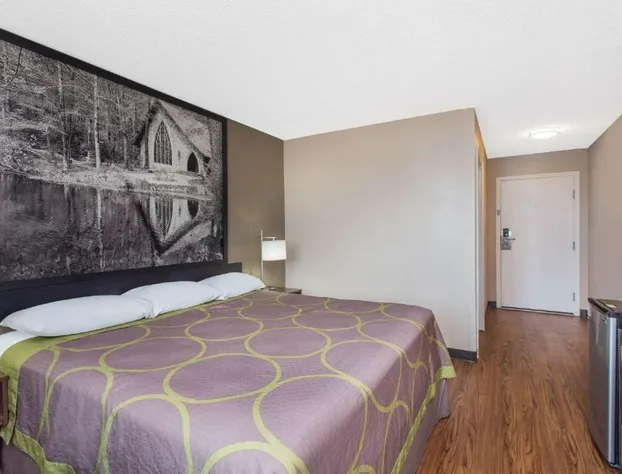 Super 8 by Wyndham Columbus Airport hotel detail image 4