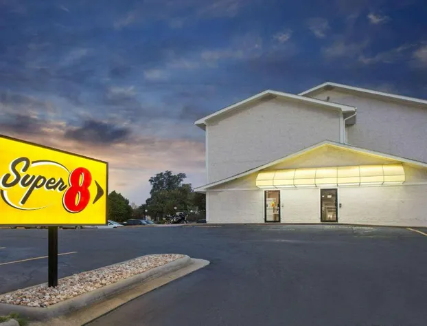 Super 8 by Wyndham Columbus Airport hotel detail image 1