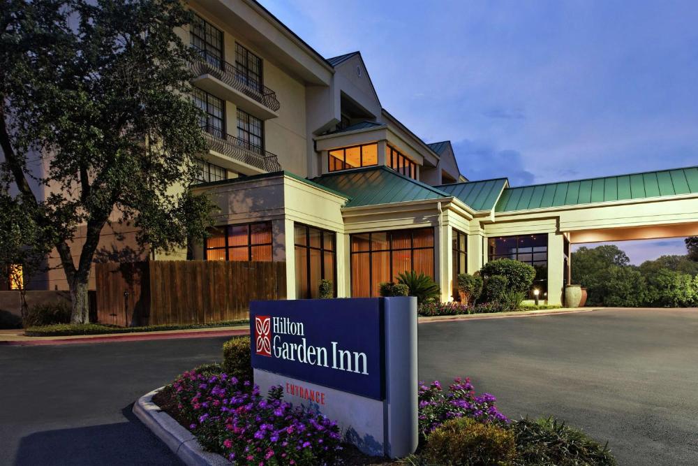Hilton Garden Inn San Antonio Airport hotel hero