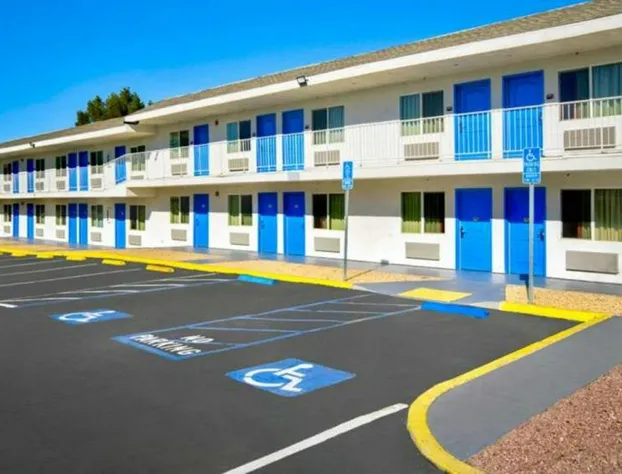 Motel 6 Victorville - Desert Express hotel detail image 2