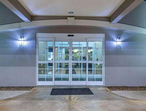 La Quinta Inn & Suites by Wyndham Bowling Green hotel detail image 3