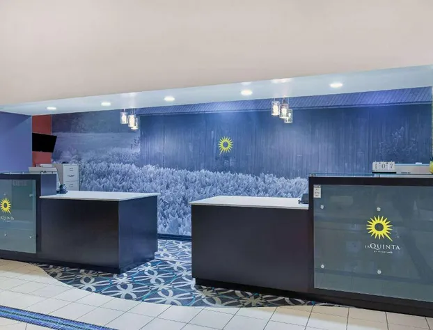 La Quinta Inn & Suites by Wyndham Bowling Green hotel detail image 4