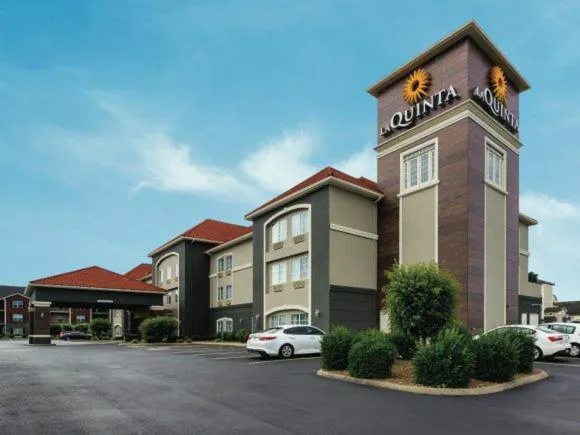 La Quinta Inn & Suites by Wyndham Bowling Green hotel hero