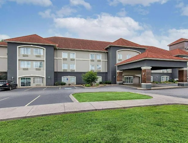 La Quinta Inn & Suites by Wyndham Bowling Green hotel detail image 3