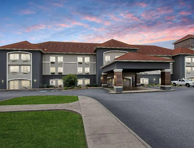 La Quinta Inn & Suites by Wyndham Bowling Green hotel detail image 2