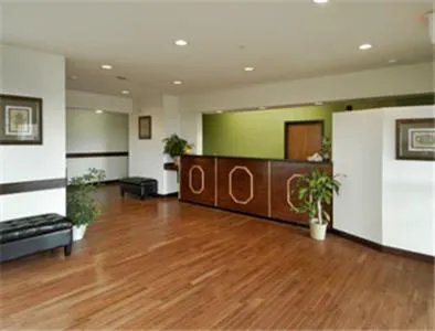 Super 8 by Wyndham Bowling Green North hotel detail image 1