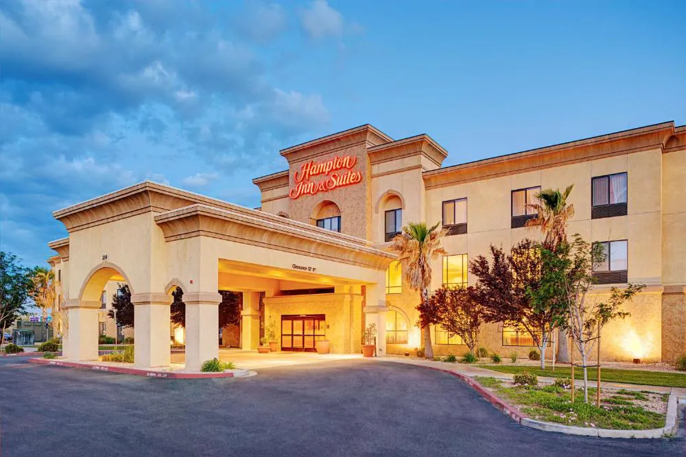 Hampton Inn & Suites Lancaster hotel hero