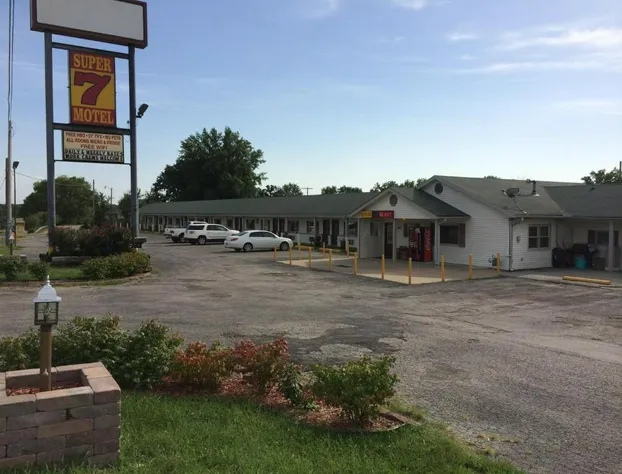 Super 7 Motel Sedalia hotel detail image 4