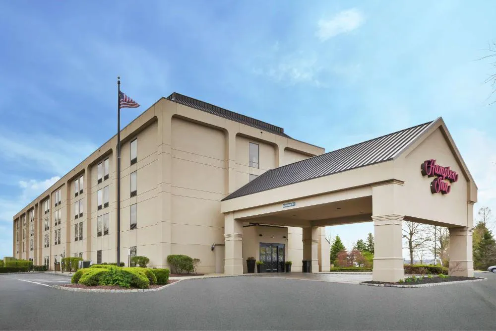 Hampton Inn Clinton hotel hero