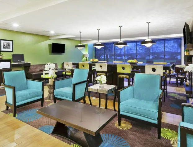 Hampton Inn Clinton hotel detail image 2