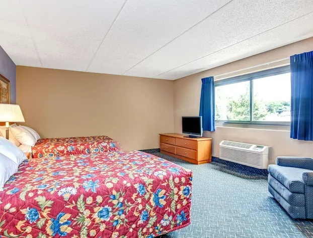 Super 8 by Wyndham Mahwah hotel detail image 2