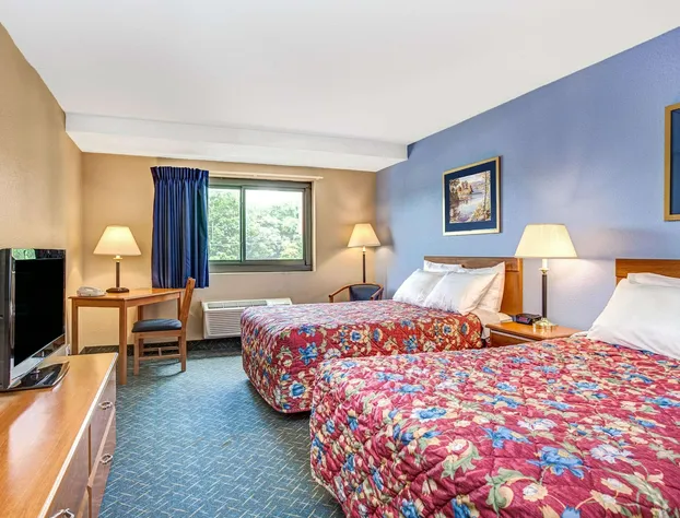 Super 8 by Wyndham Mahwah hotel detail image 3