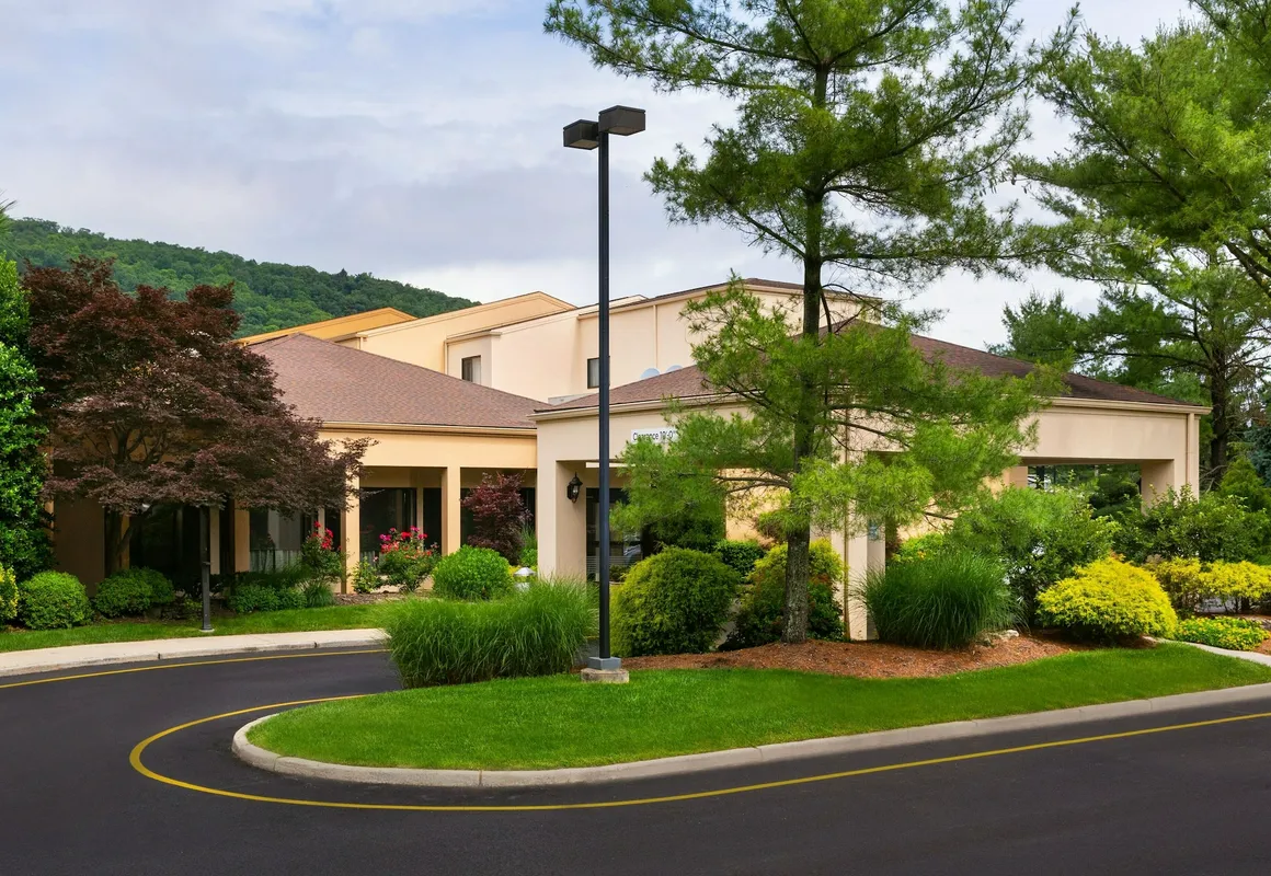 Courtyard by Marriott Mahwah hotel hero