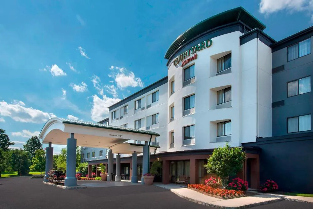 Courtyard by Marriott Lebanon hotel hero