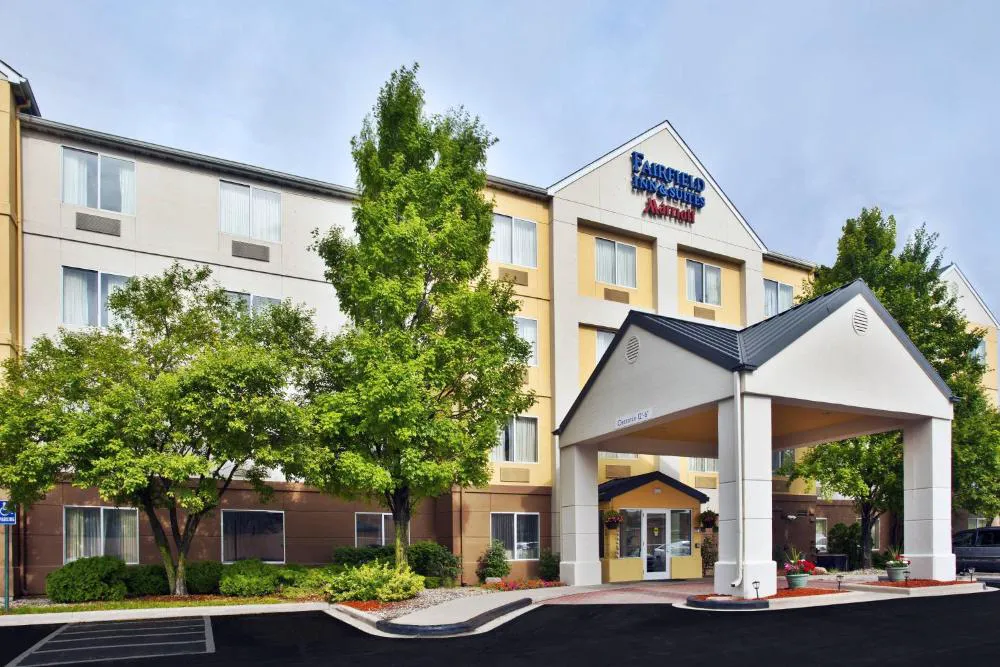 Fairfield Inn & Suites by Marriott Chicago Southeast/Hammond hotel hero