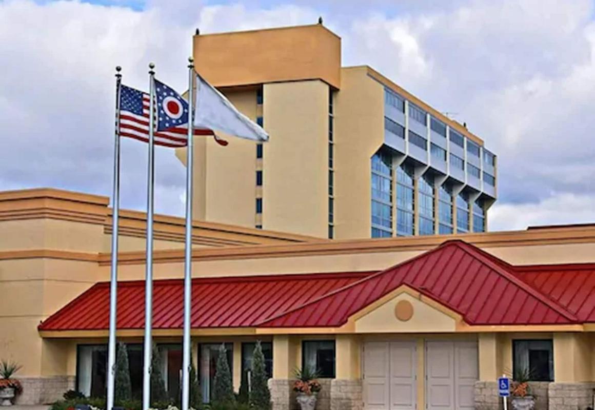 Wyndham Cleveland Airport hotel hero
