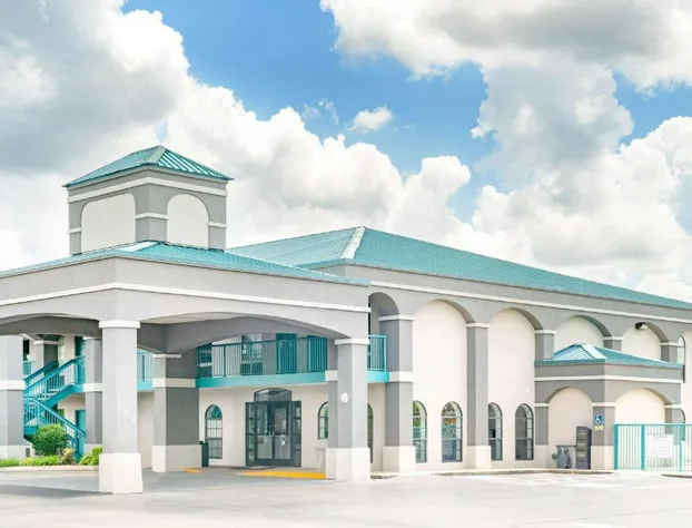 Super 8 by Wyndham Murfreesboro hotel detail image 1