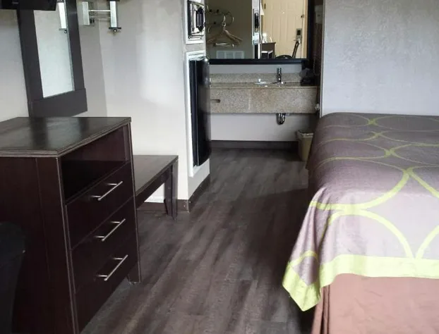 Super 8 by Wyndham Murfreesboro hotel detail image 4