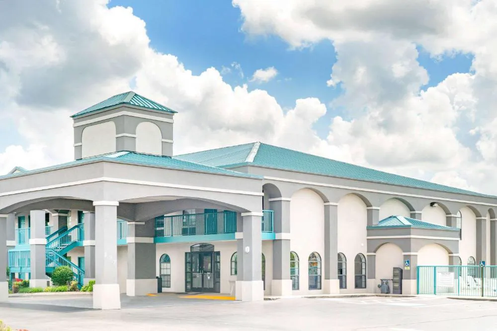 Super 8 by Wyndham Murfreesboro hotel hero