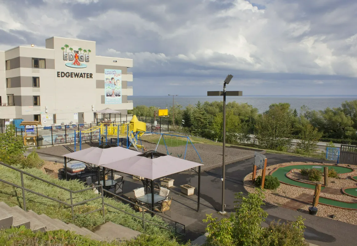 Edgewater Hotel & Waterpark hotel hero