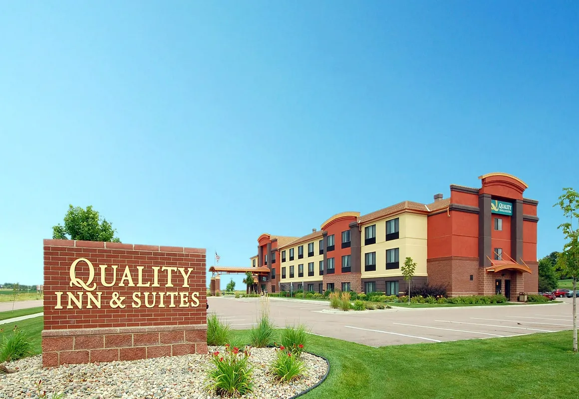 Clarion Pointe Sioux Falls Airport hotel hero