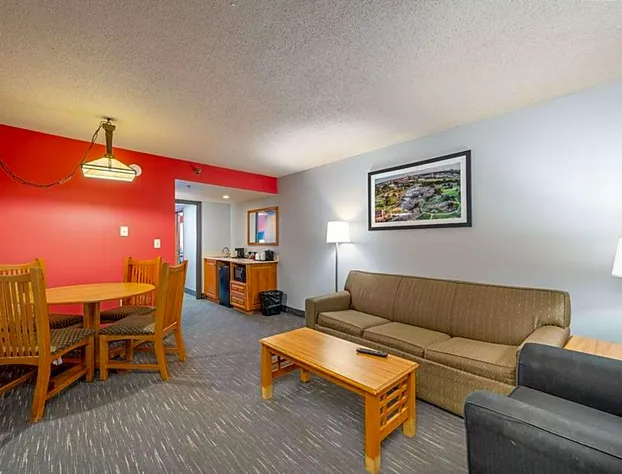 Ramada by Wyndham Sioux Falls Airport-Waterpark & Event Ctr hotel detail image 1