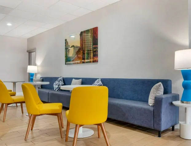 Comfort Inn & Suites Danbury-Bethel hotel detail image 3