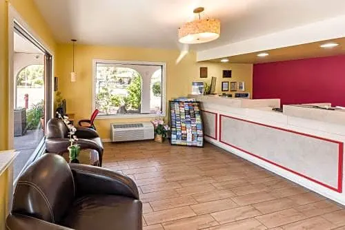 Econo Lodge hotel detail image 3