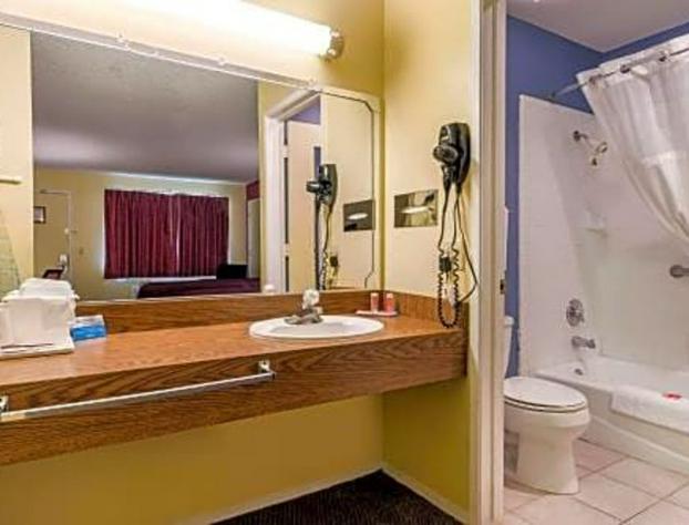 Econo Lodge hotel detail image 1
