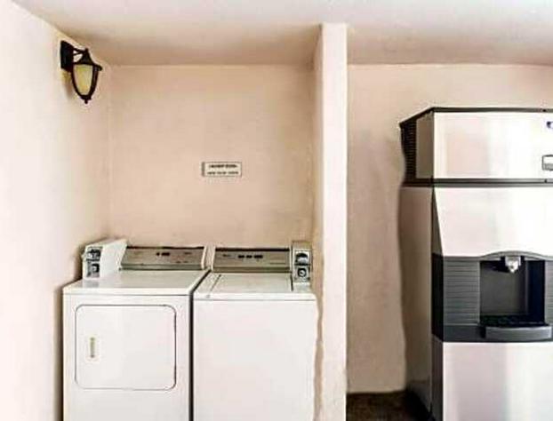 Econo Lodge hotel detail image 3