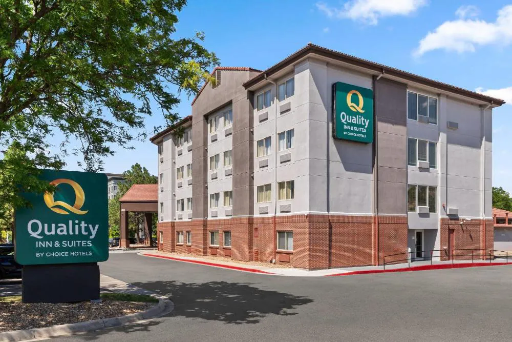Quality Inn & Suites Denver International Airport hotel hero