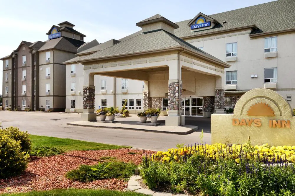 Days Inn by Wyndham Regina hotel hero