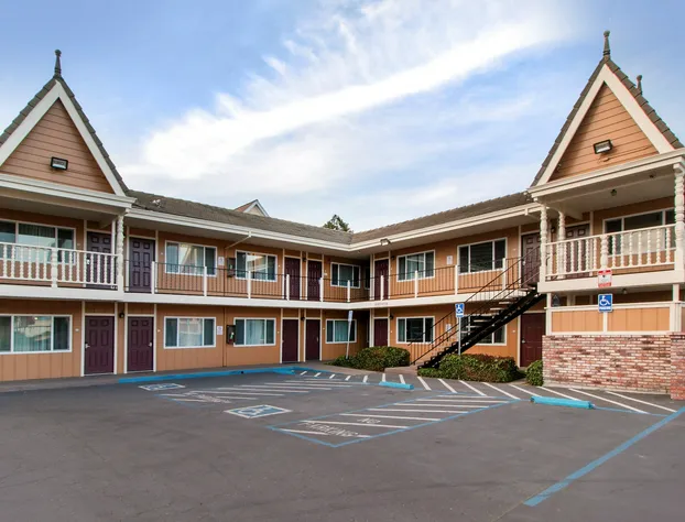 Ramada Bayside Inn & Suites Eureka hotel detail image 2