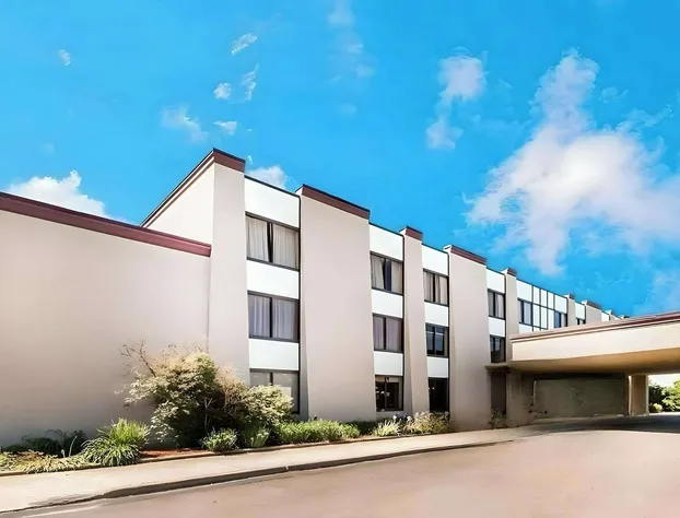 Clarion Hotel & Conference Center Lansing West hotel detail image 1