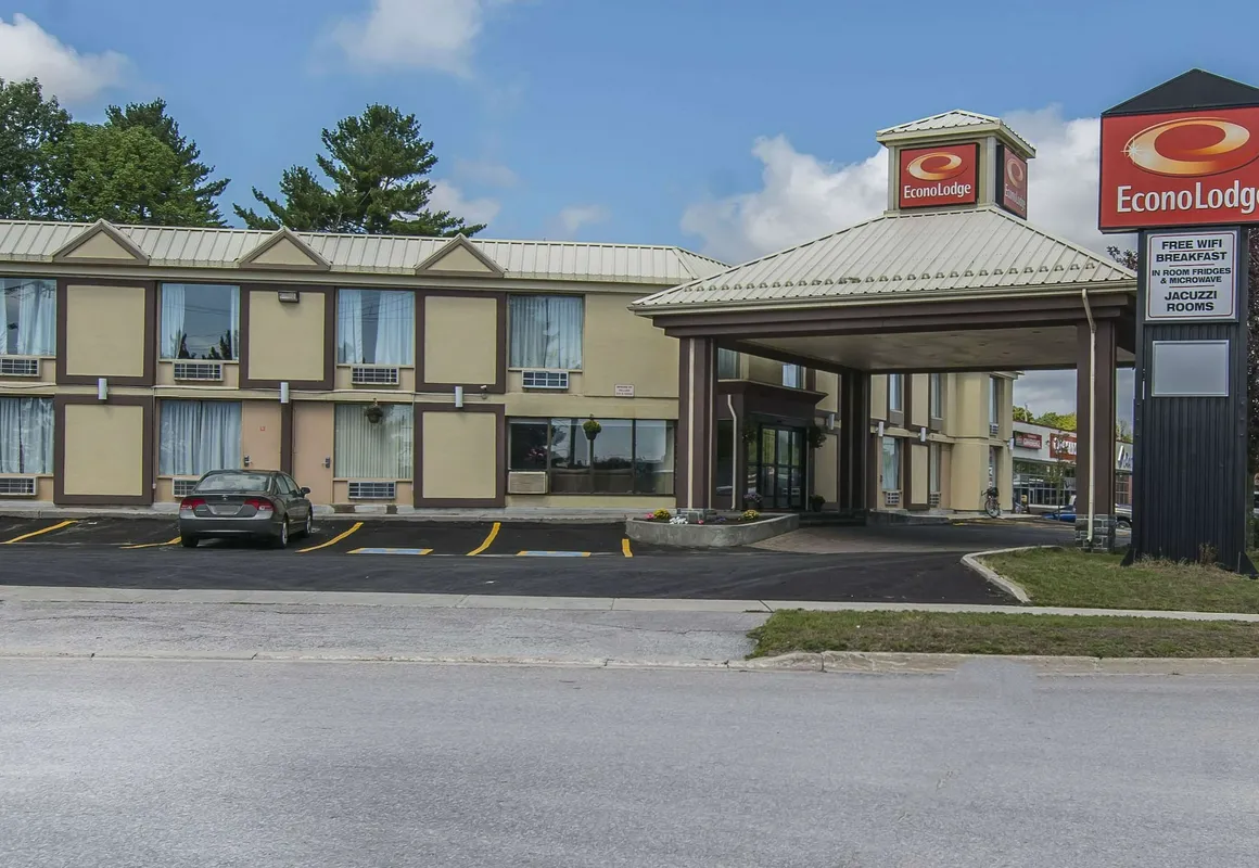 Econo Lodge Orillia hotel hero