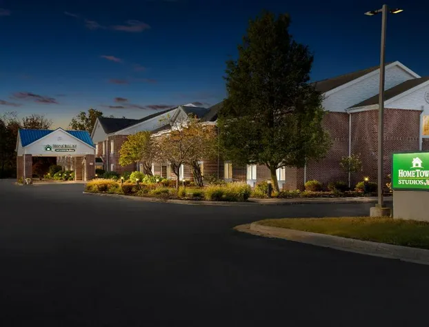 HomeTowne Studios by Red Roof East Lansing - Okemos hotel detail image 3