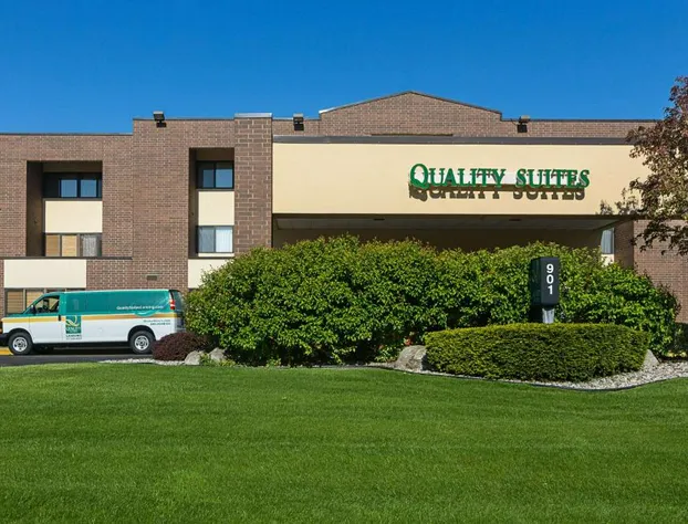 Quality Suites Lansing West hotel detail image 4