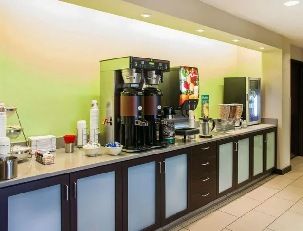 Quality Inn & Suites Peoria North hotel detail image 3