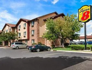 Super 8 by Wyndham Peoria East hotel hero