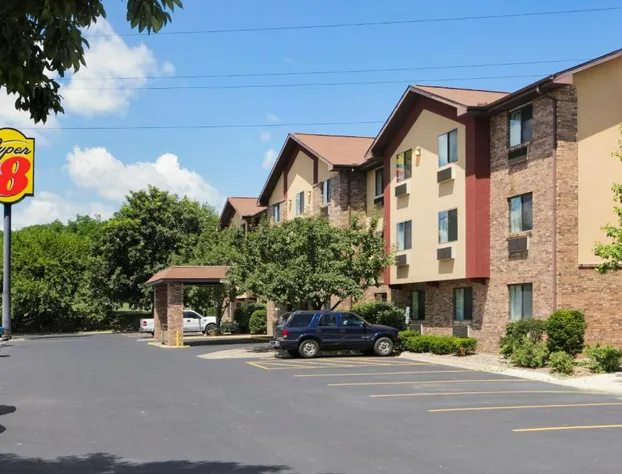 Super 8 by Wyndham Peoria East hotel detail image 2