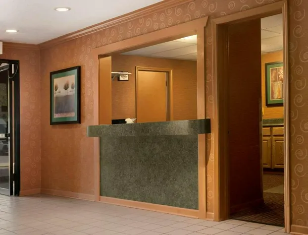 Super 8 by Wyndham Peoria East hotel detail image 3