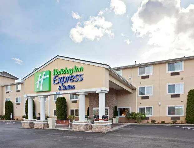 Holiday Inn Express & Suites Burlington by IHG hotel detail image 1