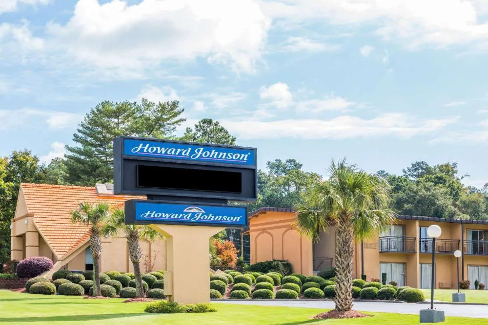 Howard Johnson by Wyndham Athens hotel hero