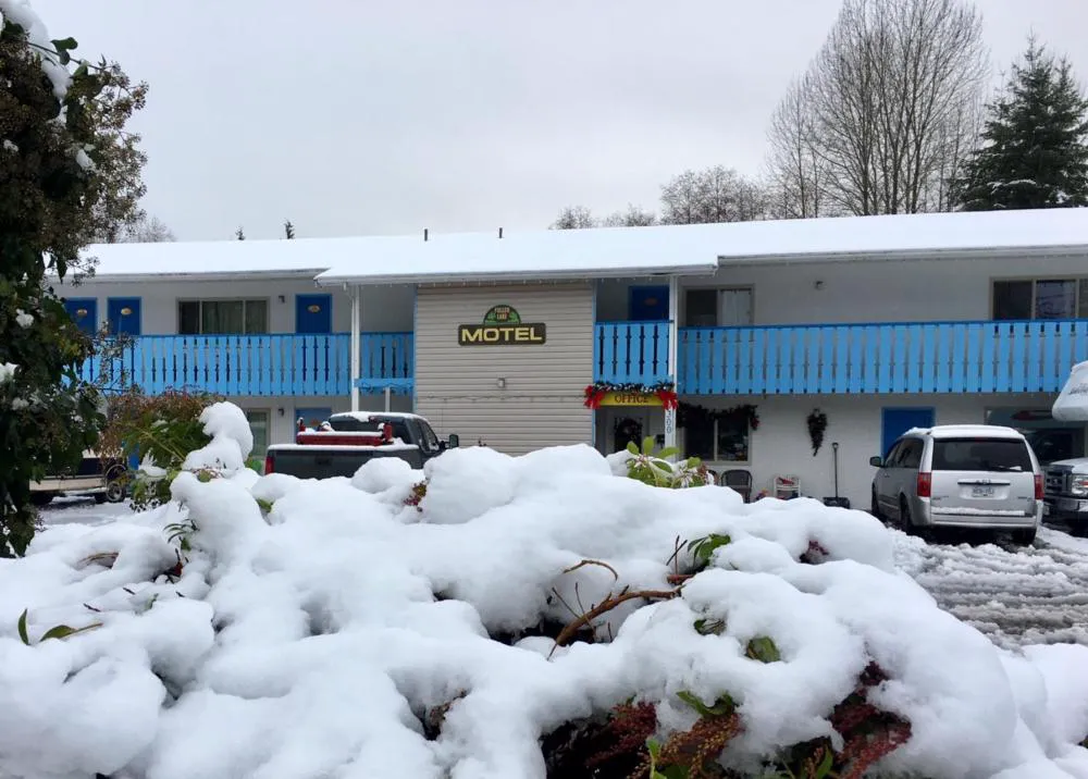 Fuller Lake Motel hotel hero