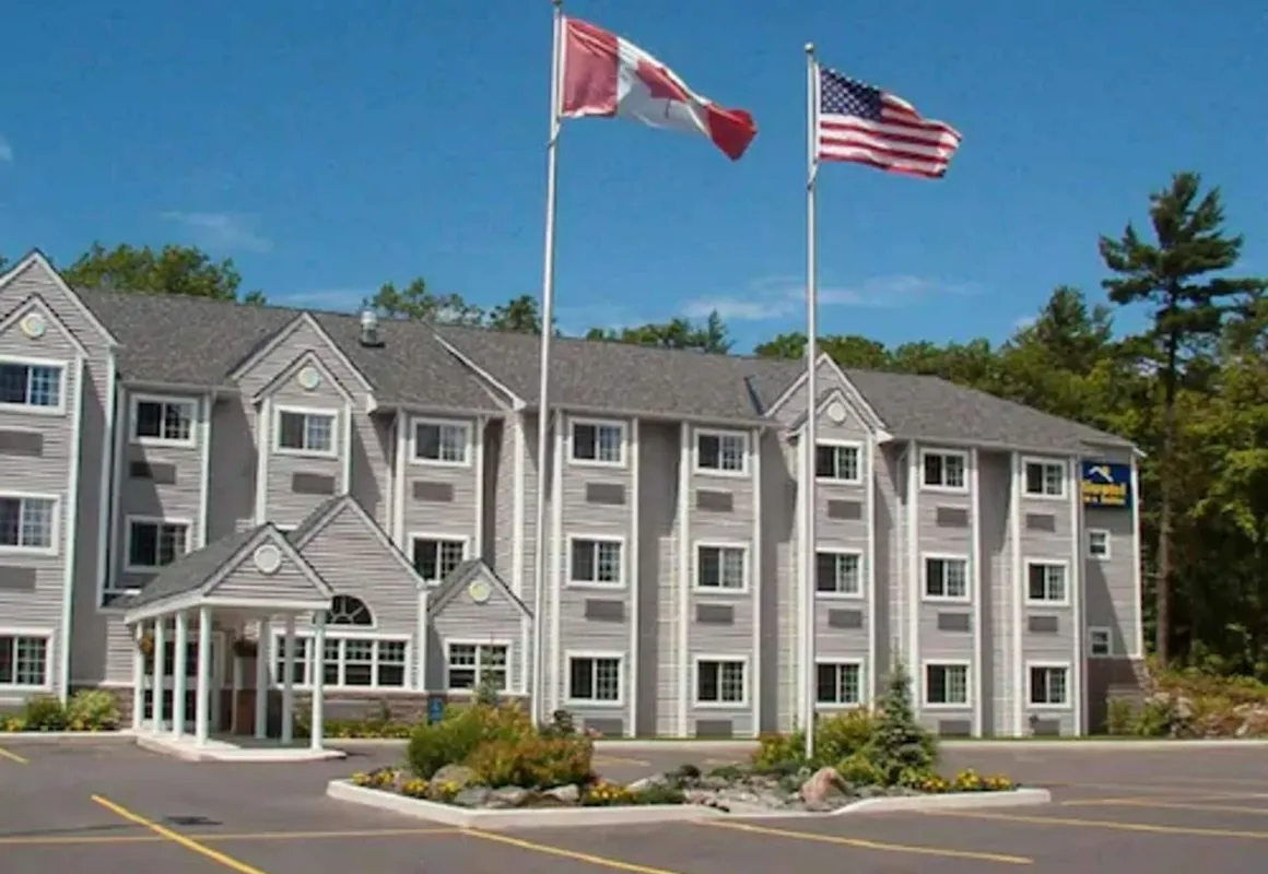 Parry Sound Inn & Suites hotel hero