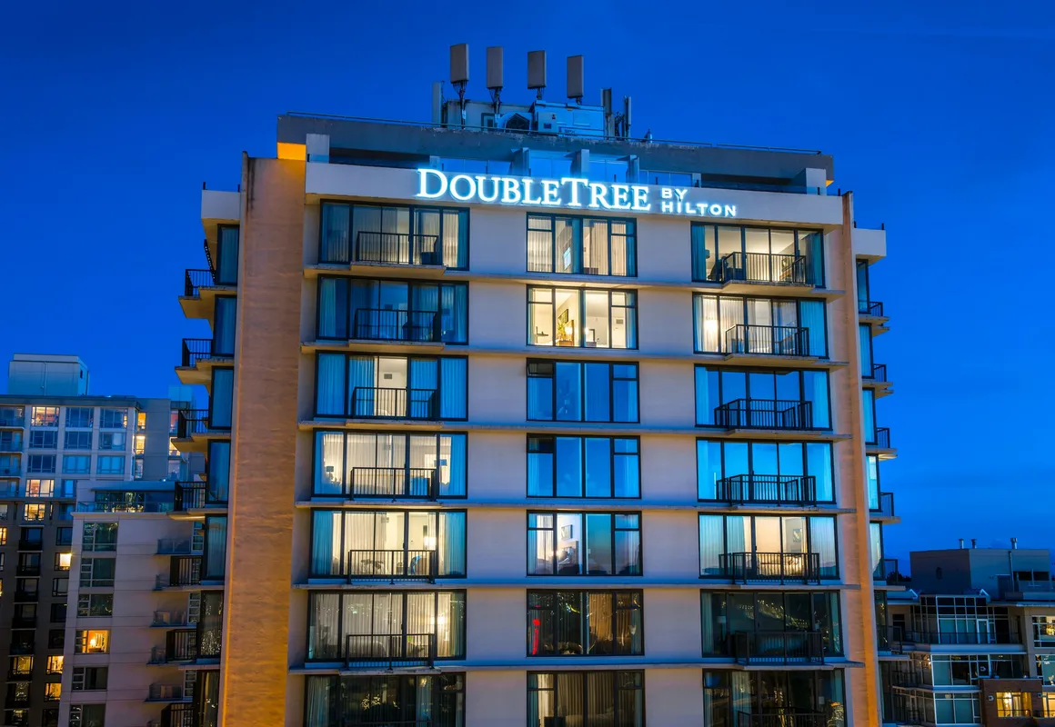 DoubleTree by Hilton Hotel & Suites Victoria hotel hero