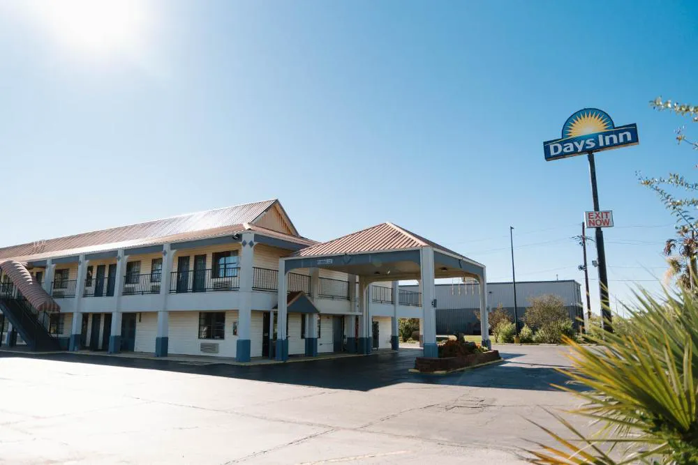 Days Inn by Wyndham Monroe LA hotel hero