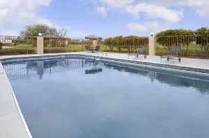 Super 8 by Wyndham Rayville hotel detail image 3