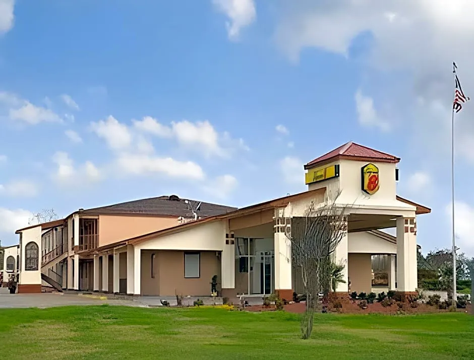Super 8 by Wyndham Rayville hotel hero