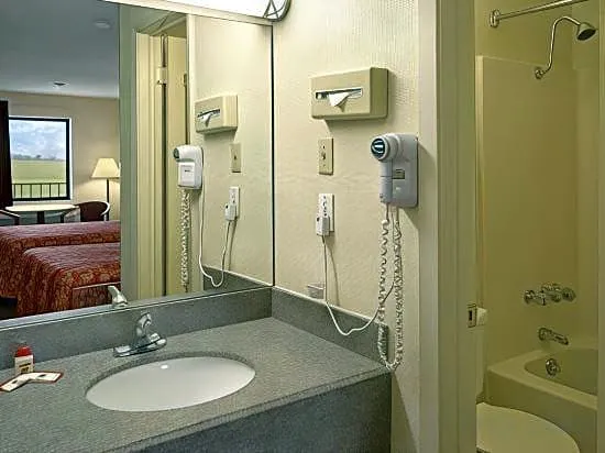 Super 8 by Wyndham Rayville hotel detail image 4